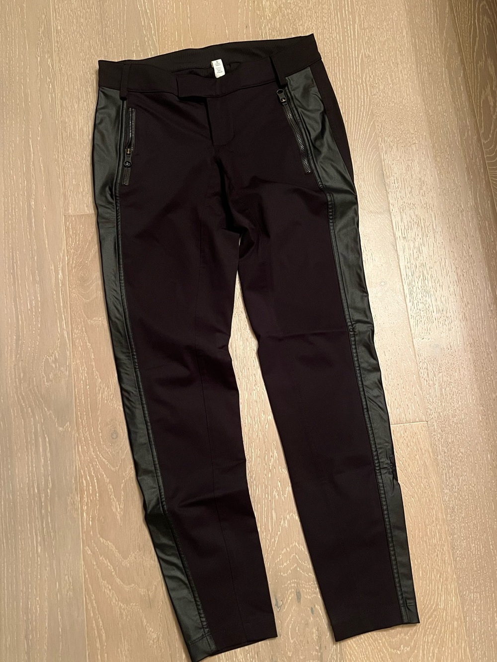 Women’s Lululemon Stretch Pants w/ Leather Detailing US 4